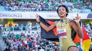 半场：町田泽维亚2-0神户胜利船，相马勇纪破门，藤尾翔太建功